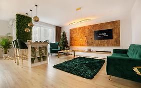 Cliche Luxury Apartment